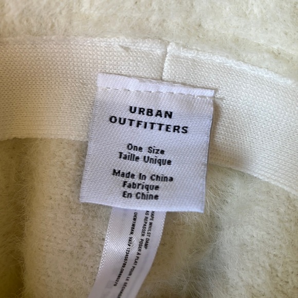 Urban Outfitters White fuzzy bucket hat - Picture 4 of 4